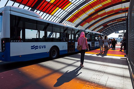 IJsei-427_Kap_busstation_Amsterdam_CS_427_N2_a4-lr.jpg